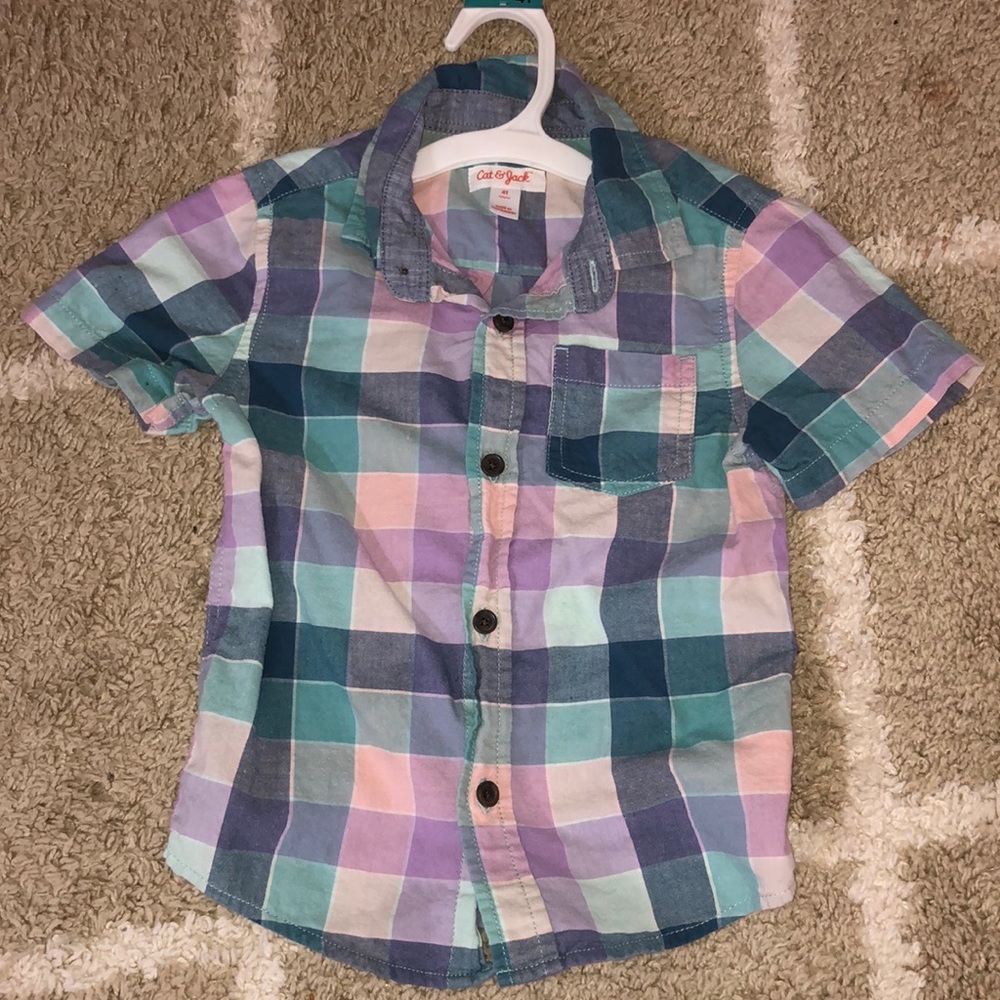 Short sleeve plaid button up